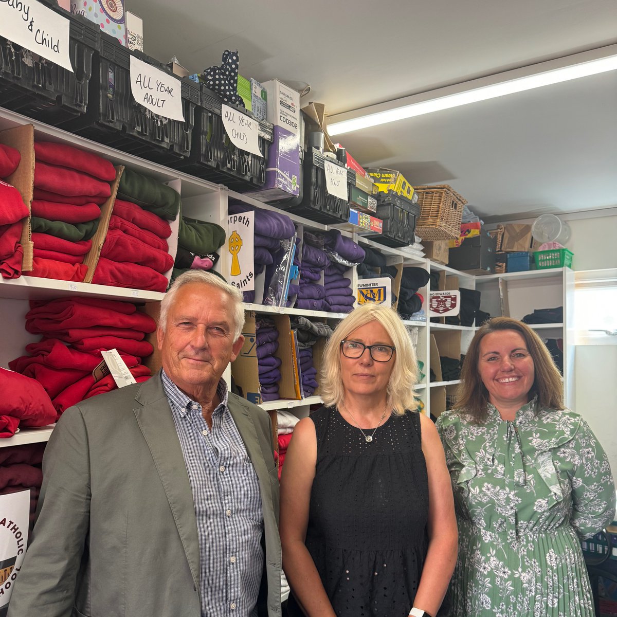 Ahead of our annual push for school uniform donations Council Leader Glen Sanderson &amp; Cllr  Ball visited #StobhillLink 💛❤️

Community-based uniform services around Northumberland are holding a week-long uniform collection 5 – 12 August

Find out more 👉  nland.pulse.ly/vip6sesppr