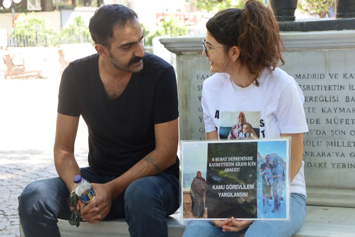MertcanSykp's tweet photo. 6 Şubat depreminde Hatay'da yakınlarını kaybeden Döne Kaya'yı 14 haftadır sürdürdüğü adalet nöbetinde ziyaret ettik. Müteahhitler tarafından para karşılığı yaptırılan raporlarla sorumluların aklanmasını sağlayan zihniyete karşı sürdürdüğü adalet mücadelesinde yanında olacağız. https://t.co/q4J1gWNkPD