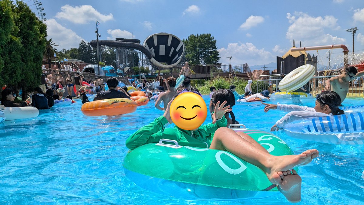 takako_attack25's tweet photo. 8月の土曜日はどんな混み具合か🤔
#東京サマーランド へ🏊
新しくできた #MONSTERSTREAM
専用浮き輪貸してくれる。楽しい😚🌊
9時頃で20人待ちくらいだった
12時頃は30分くらい並んだ😂
15時頃はもう長蛇の列で諦め💦
ちなみにデカスラは120分待ち。
以上、誰かの役に立つかもしれない情報でした👍 https://t.co/KCpxfBlM0V
