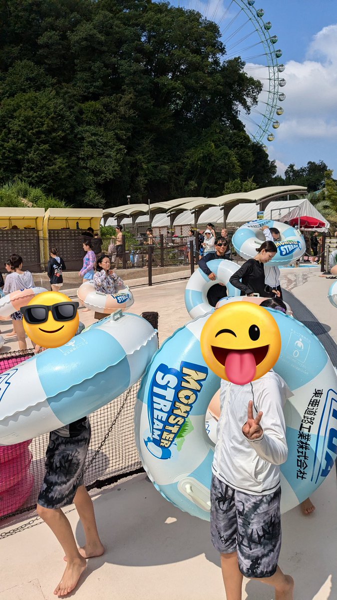 takako_attack25's tweet photo. 8月の土曜日はどんな混み具合か🤔
#東京サマーランド へ🏊
新しくできた #MONSTERSTREAM
専用浮き輪貸してくれる。楽しい😚🌊
9時頃で20人待ちくらいだった
12時頃は30分くらい並んだ😂
15時頃はもう長蛇の列で諦め💦
ちなみにデカスラは120分待ち。
以上、誰かの役に立つかもしれない情報でした👍 https://t.co/KCpxfBlM0V