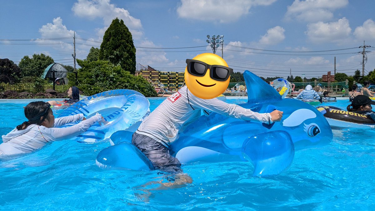 takako_attack25's tweet photo. 8月の土曜日はどんな混み具合か🤔
#東京サマーランド へ🏊
新しくできた #MONSTERSTREAM
専用浮き輪貸してくれる。楽しい😚🌊
9時頃で20人待ちくらいだった
12時頃は30分くらい並んだ😂
15時頃はもう長蛇の列で諦め💦
ちなみにデカスラは120分待ち。
以上、誰かの役に立つかもしれない情報でした👍 https://t.co/KCpxfBlM0V