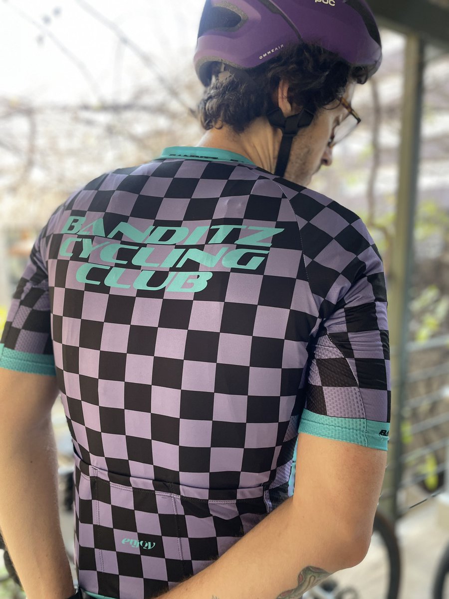 BANDITZBICYCLE's tweet photo. we got actual cycling jerseys for the club now. https://t.co/bP3jDXgc1w