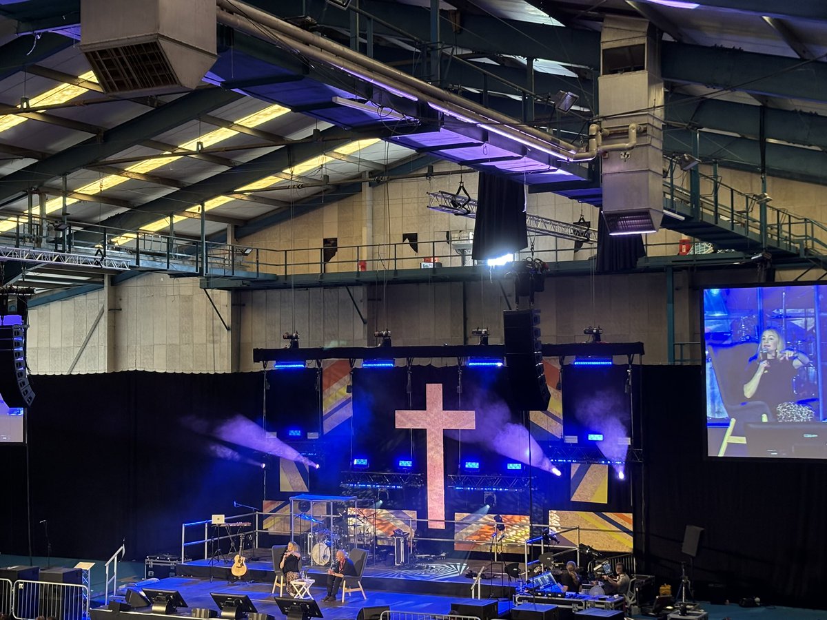 TimLomax's tweet image. What a joy to be worshipping with thousands of young people and hearing from the Archbishop of Canterbury this morning at the Satellites Festival @Youthscape @diostalbans @churchofengland