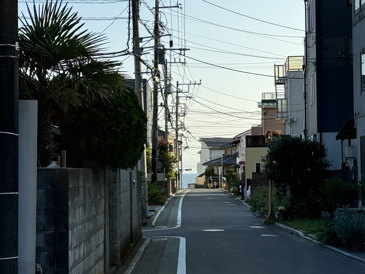 shhhhhhhhhhin's tweet photo. 夏の夕暮れは、なぜこんなにもワクワクしてしまうのか。 https://t.co/dsV624VJtU