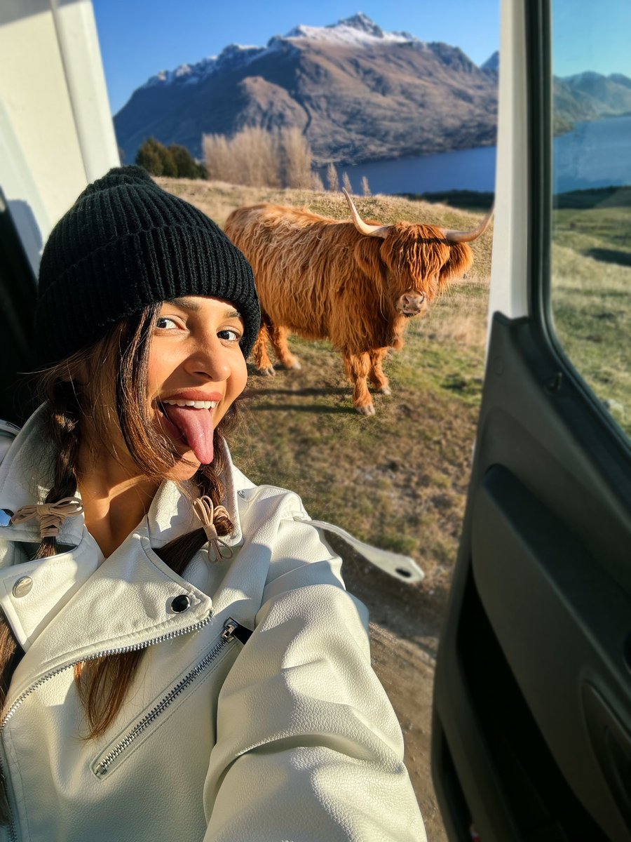 First pose, then tease! 
Met so many of these cuties in #NewZealand 
💫