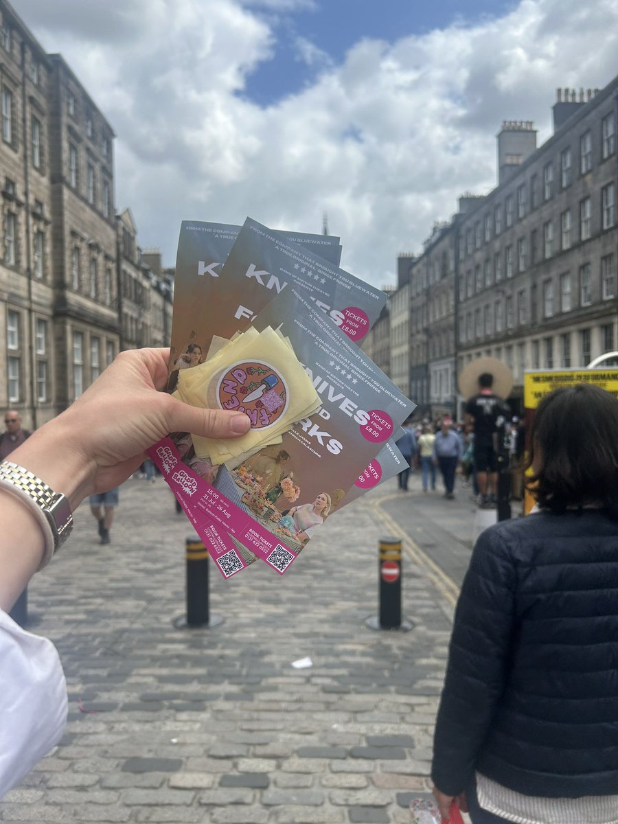 BoSTheatre's tweet photo. Back on the mile 🍴 out of you and your bestie - who is the knife and who is the fork? 

Find my on the like for a free sticker 💕

#edfringe #free #edfringe2024 #UnleashYourFringe #sticker #femaleled #femifringe #royalmile #flyering https://t.co/3voMPkJg34