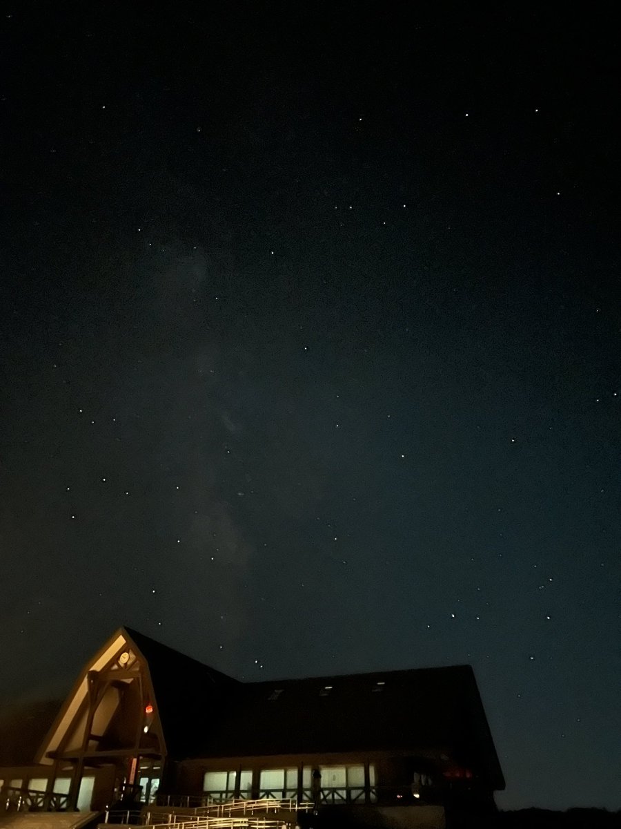 福井県の六呂師高原にて星空鑑賞
天の川は薄っすら。
8月中旬から下旬が見頃だそうでいつかははっきりとした天の川をカメラに収めたい