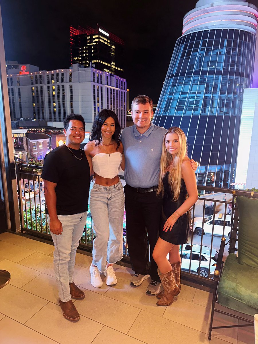 My fellow WKRN interns and I had so much fun last night at The Twelve Thirty Club for one last dinner before we all go back to school! I sure will miss seeing these faces each week. Big thank you to <a href="/DanielleBreezy/">Danielle Breezy</a> for being the best boss and making our night so special!