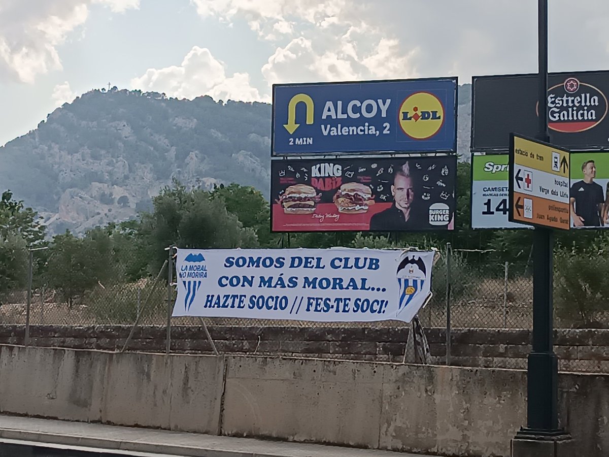 En Alcoy, sólo Alcoyano, no necesitamos aficionados de otros clubes, en especial los mediáticos. Os necesitamos a vosotros para llegar al objetivo de sumar más y llegar a los 2000. Moral!!! <a href="/LaMoralNoMorira/">La Moral No Morirá #SalvarAlcoyano</a>