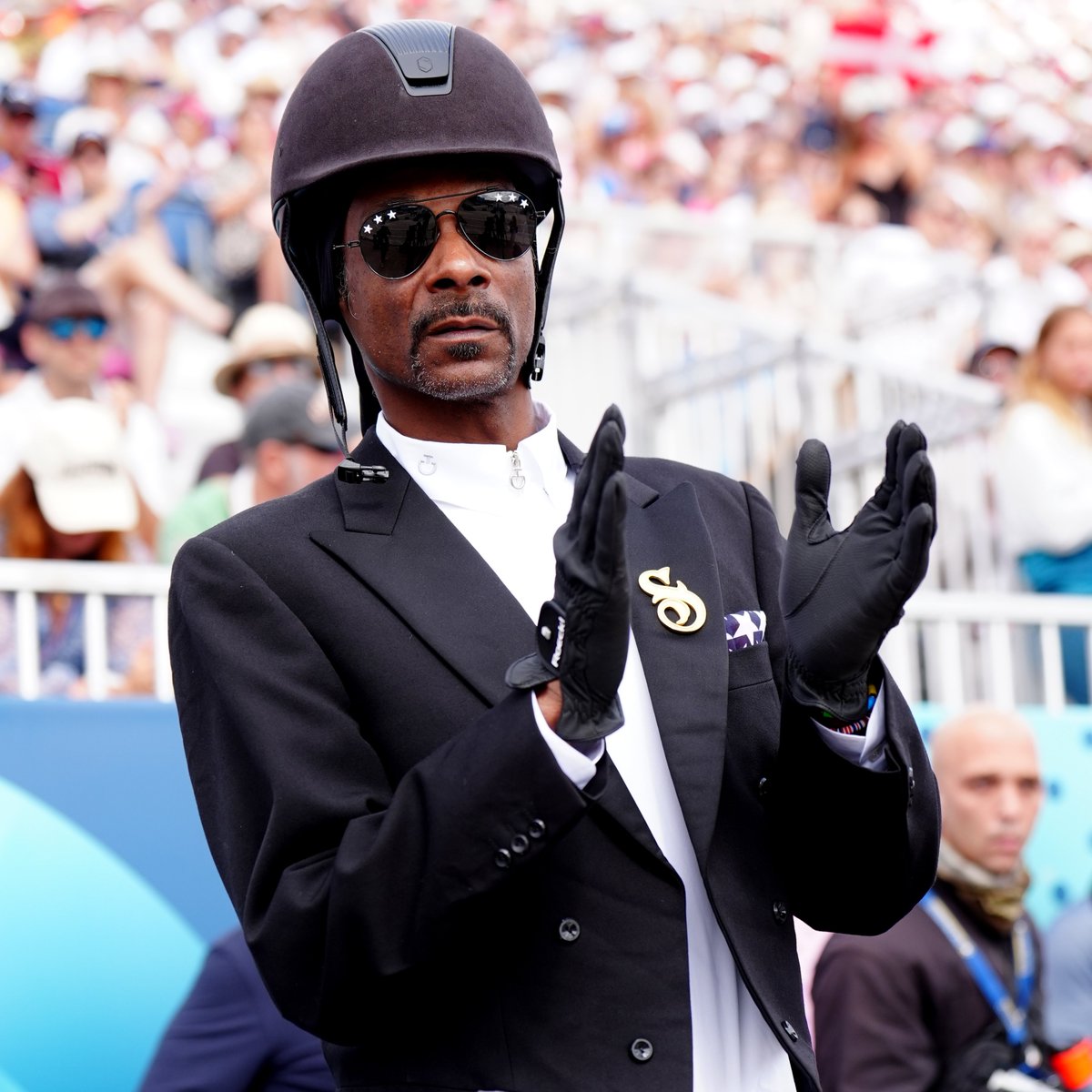 RTEsport's tweet photo. Gin, juice and dressage

Snoop Dogg dressed for action at the dressage this morning

#paris2024 #rtesport https://t.co/drD6xZW3LZ