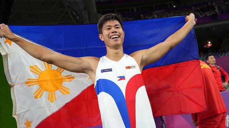 lynron0802's tweet photo. After 5.75 m, World's No. 2 and Asia's best pole vaulter EJ Obiena is back in the Olympic pole vault Finals! 

What a heart and nerves of steel for Obiena! #Paris2024    #LabanPilipinas 🇵🇭
Ccto https://t.co/rGloHwoFG4