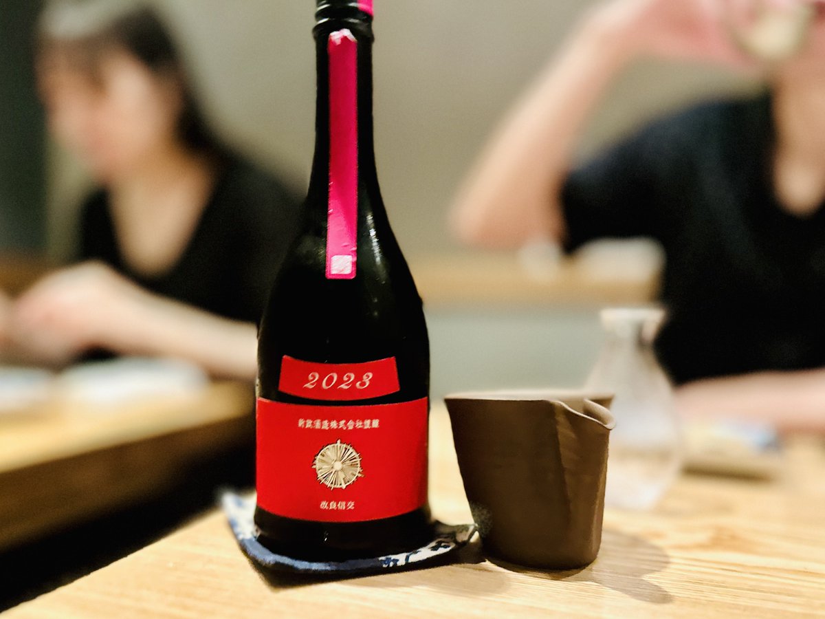 Comoli3Comoli's tweet photo. 福味み／恵比寿（1）
"恵比寿で和食！絶対にすべらないお店"🍶
恵比寿に良き居酒屋あり。ナイスな日本酒ラインナップに鮮魚中心の料理が美味すぎる…！ローカウンターで臨場感あるキッチンやスタッフのホスピタリティも良き。鮭といくらの土鍋ご飯には雲丹を乗せて。鱧のフライも最高に美味かった。 https://t.co/5GaSOF3WpS