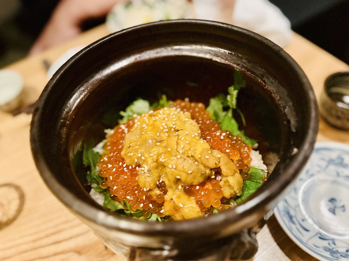 Comoli3Comoli's tweet photo. 福味み／恵比寿（1）
"恵比寿で和食！絶対にすべらないお店"🍶
恵比寿に良き居酒屋あり。ナイスな日本酒ラインナップに鮮魚中心の料理が美味すぎる…！ローカウンターで臨場感あるキッチンやスタッフのホスピタリティも良き。鮭といくらの土鍋ご飯には雲丹を乗せて。鱧のフライも最高に美味かった。 https://t.co/5GaSOF3WpS
