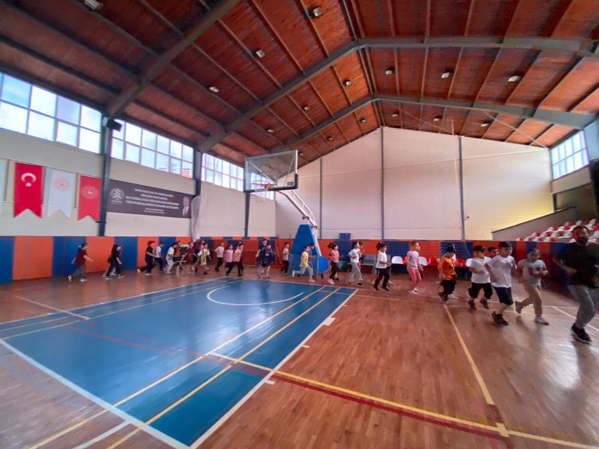 tcmeb's tweet photo. Türkiye’deki İlk “Spor Ortaokulları” Yeni Eğitim Öğretim Döneminde Açılıyor

Temel eğitim sisteminde gerçekleştirilen köklü yenilikler çerçevesinde Türkiye genelinde belirlenen spor liseleri bünyesinde öğrencilerin erken yaşta spora yönlendirilmesi ve yetenekli öğrencilerin keşfedilmesi, bilinçli sporcuların ortaya çıkması amacıyla "spor ortaokulları" açılacak.

👉🏻 https://t.co/CXtBDXNd5j