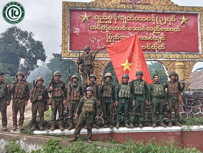 IgorGeoPol's tweet photo. No conflito civil em Mianmar, o Exército da Aliança Democrática Nacional de Myanmar, aliança de grupos étnicos, capturou a base do Comando Militar Regional do Nordeste da junta militar a frente do país, e está bem próximo de capturar o primeiro comando da junta. https://t.co/Ky8mO5dj0q