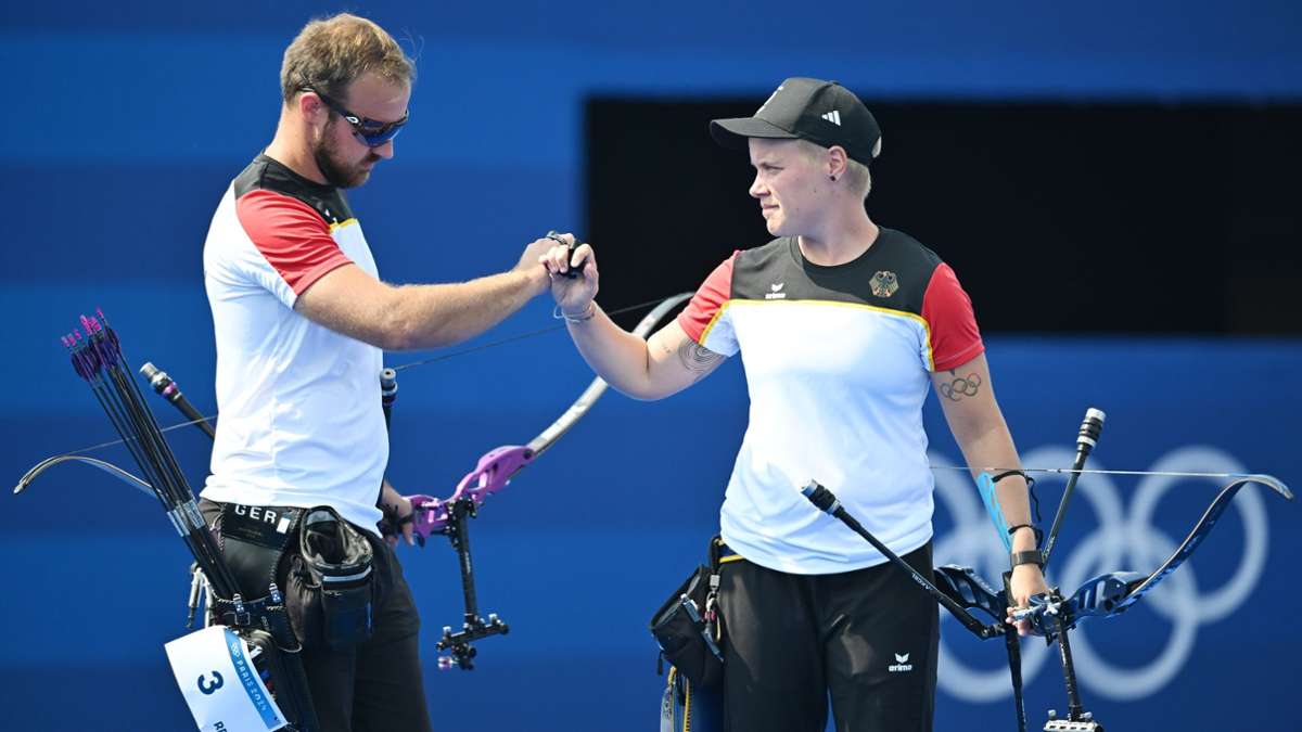 02/08/2024 🏳️‍🌈🥈 La tireuse à l'arc allemande 🇩🇪 #MichelleKroppen, athlète ouvertement lesbienne, remporte la médaille d'argent aux #JOParis2024 à l'épreuve de tir à l'arc mixte avec #FlorianUnruh.