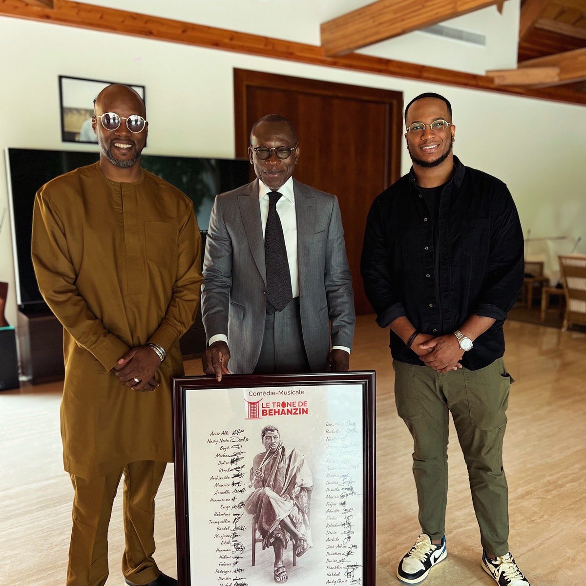 On a rencontré le boss final. Un immense honneur d’avoir pu recevoir les encouragements et les félicitations de SEM le Président Patrice Talon 🙏🏽
#tronedeBehanzin