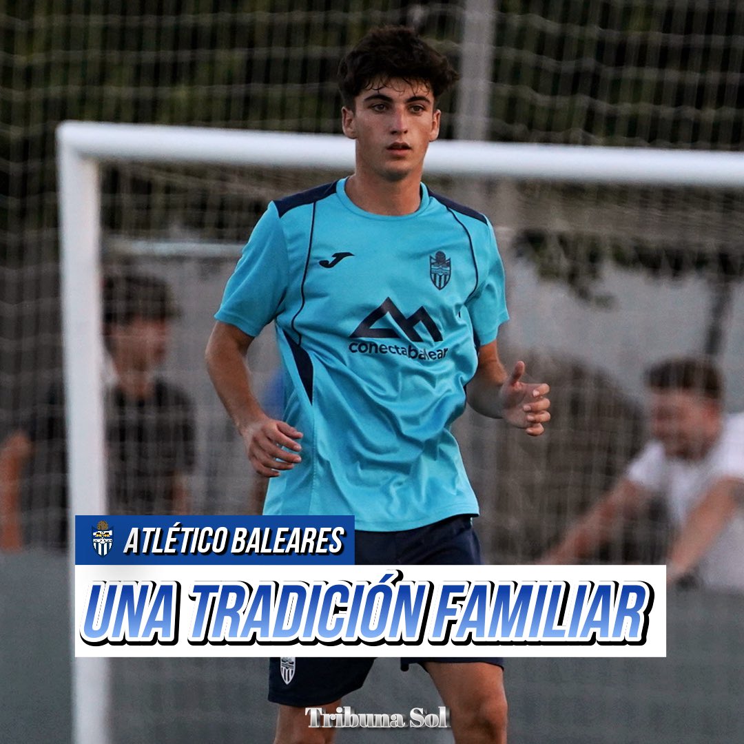 Tribuna_Sol's tweet photo. 🤍💙 𝐔𝐍𝐀 𝐓𝐑𝐀𝐃𝐈𝐂𝐈𝐎́𝐍 𝐅𝐀𝐌𝐈𝐋𝐈𝐀𝐑 🤍💙

📲 Toni Bujosa ha recordado una bonita historia en X: El hermano de su madre, Gori Estarellas, jugó en el @atleticbalears en los años 60. Luego, lo hizo él mismo en los 80. Ahora su hijo [en la imagen] ha tomado el relevo https://t.co/tZKpmzTRQb