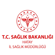 ygdogramaci's tweet photo. Asrin Felaketiyle yıkılan kadim şehrimiz Hatay'dayız Sn Bakanım @drmemisoglu 

Buradaki depremzede Meslektaşlarımız, yıkılan kenti yeniden küllerinden doğurmaya hazırlar.

Onlarca ve fakat çözümden uzak olmayan sorunları var..
Sorunlardan da çok umutları var.

- Herşeyden önce sağlıklı bir iletişim kurmak istiyorlar. 
Müdürlük, siyasi ve bürokratik mücadelenin parçası olmak istemiyorlar.

- Yıkılan bu kentin Antalya, Eskişehir gibi  2. Bölge olması akla ve vicdana sığmaz. 5.veya 6. Bölge olması gerekir.

- Malzeme yok, işlem yok, teşvik yok.
Deprem bölgesinde görev yapan hekimler, ülkedeki en düşük teşvikleri alıyor.

- Temel yaşam koşulları bile tam olarak karşılamayan depremzeler, performans derdine düşürülmemelidir.
Ek ödemeleri tavandan ödenmeli, aile hekimleri cezalardan muaf tutulmalıdır.

- Malzeme olmadığından hasta bakılamıyor, islem yapılamıyor. Halen konteynırlarda hizmet veriliyor.. Sağlıklı hizmet için uygun şartlarda, tıbbi cihaz ve malzemeler tedarik edilmelidir.

- Başhekim yardımcıları istifa ediyor, hekimler istifa ediyor, mecburiye gelen kaçıyor. En kısa surede 4924 kadroları açılmalıdır.

Daha onlarca sorun var ancak bunlar basit ve en hızlı şekilde çözüm bekleyen, en acil sorunlar..
Sizlerden umut ve çözüm bekliyoruz.

@hekim_birligi @hataysm @HatayValiligi @saglikbakanligi