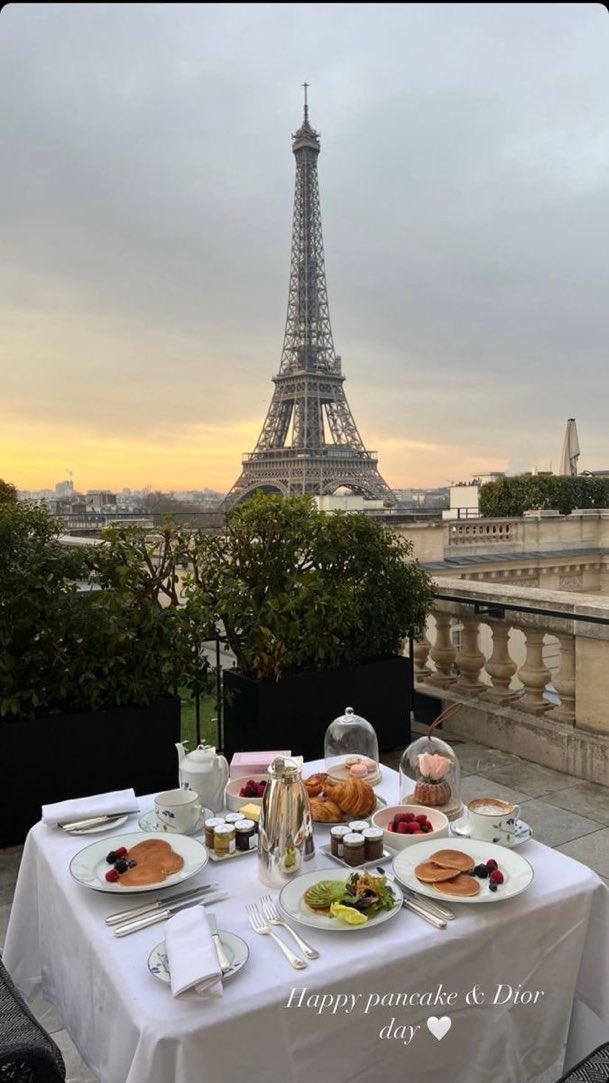 Matt_Pinner's tweet photo. Breakfast in Paris or Rome ? https://t.co/hiXqulEF6Y