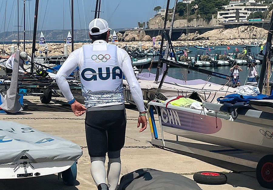 DiariodeCA's tweet photo. #DeportesDCA
Después de la quinta regata en la cual Juan Ignacio Maegli 🇬🇹 ocupó el noveno puesto, el chapín llegará a la sexta competencia en el séptimo lugar general. ¡Vamos Juani!
#Vela
#Paris2024   
#OlimpiadasxDCA 
📸 @COGuatemalteco
📝 @MaxSPerez_GT https://t.co/wT1nGIrcxP