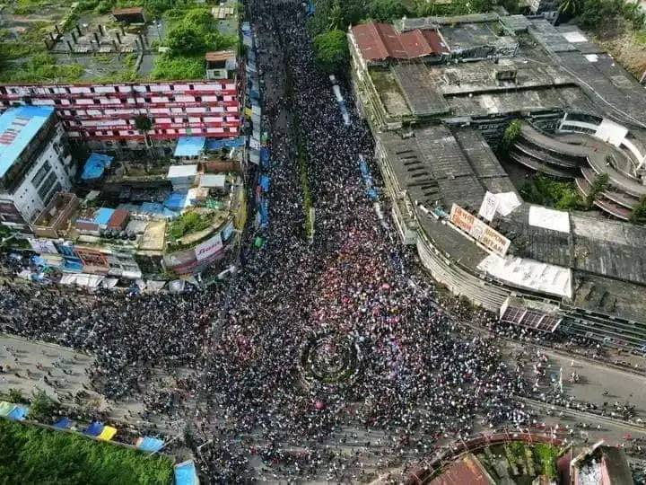 Troy_Shant's tweet photo. It's as if the whole Chittagong in one Place

Place: New Market Mor, Chittagong, Bangladesh
Time: 4:03, Date: 3/08/2024

STEP DOWN FASCIST HASINA

#Stepdowndictatorsheikhhasina 
#StepDownHasina 
#SaveBangladeshiStudents https://t.co/EoJj6abd2t