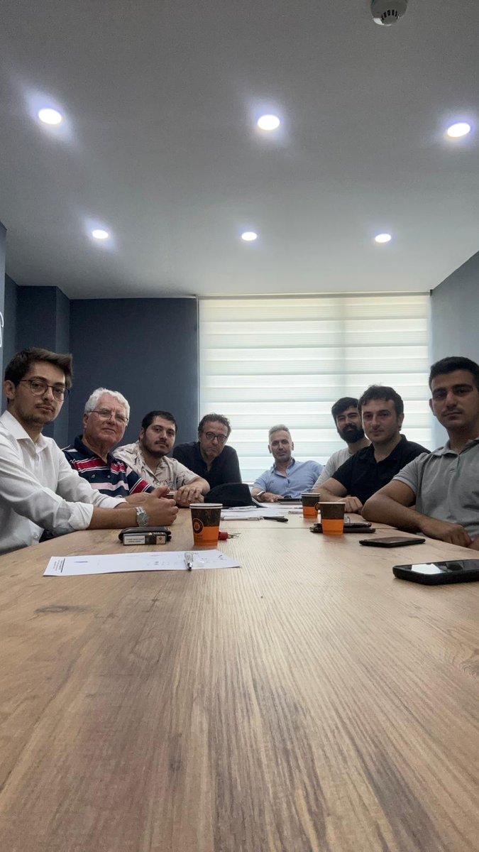 LDP Antalya İl Teşkilat Toplantımızdan. 

Büyük bir özveri ve inançla özgürlük için mücadele etmeye devam edeceğiz.