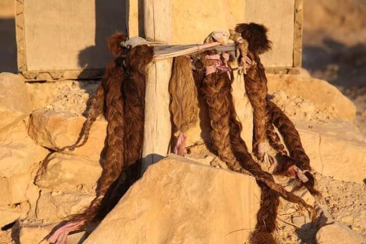KESK1995's tweet photo. Êzidî toplumunun “74’üncü Ferman” olarak adlandırdığı 3 Ağustos 2014 tarihinde,  Emperyalistlerin maşası siyasal islamcı DAİŞ’in Şengal'deki saldırısı sonucu binlerce Êzidî katledildi, kadınlar ve çocuklar köleleştirildi, yüzbinlerce kişi yerinden edildi. 
Soykırımın  10. yılında yaşamını yitirenleri saygı ile anıyoruz.
Bu insanlık suçunu unutmadık,affetmeyeceğiz!

#EzidiSoykırımı #Şengal #RecognizeYazidiGenocide 
#FermanaÊzidiyan
