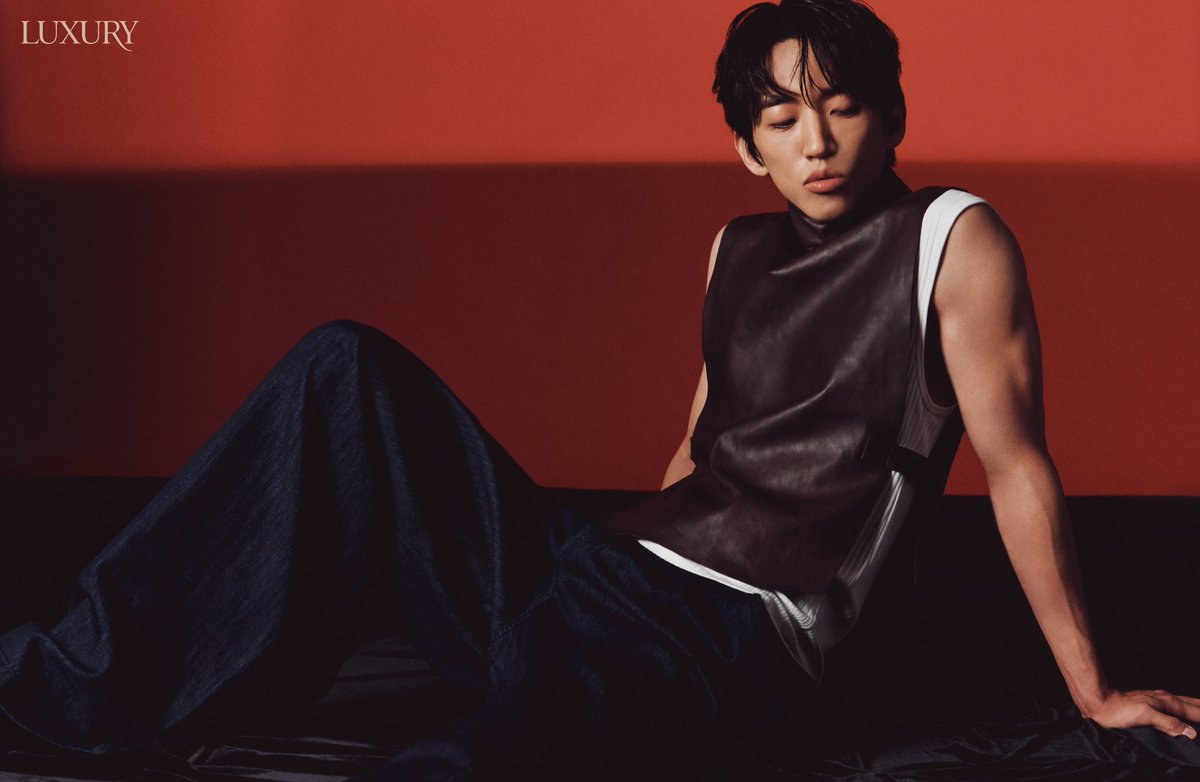 official_lsy's tweet image. 𝗟𝗨𝗫𝗨𝗥𝗬

선발매 앨범 [역성]을 발매하며 정규 3집 앨범을 향해가는 과정 중인 이승윤이 럭셔리와 만났습니다. 규정된 세상을 거스르는 음악을 하는 이승윤의 인터뷰 전문과 화보는 &amp;lt;럭셔리&amp;gt; 8월호에서 확인하실 수 있습니다.

#이승윤 #LEESEUNGYOON
#럭셔리 #YEOKSEONG