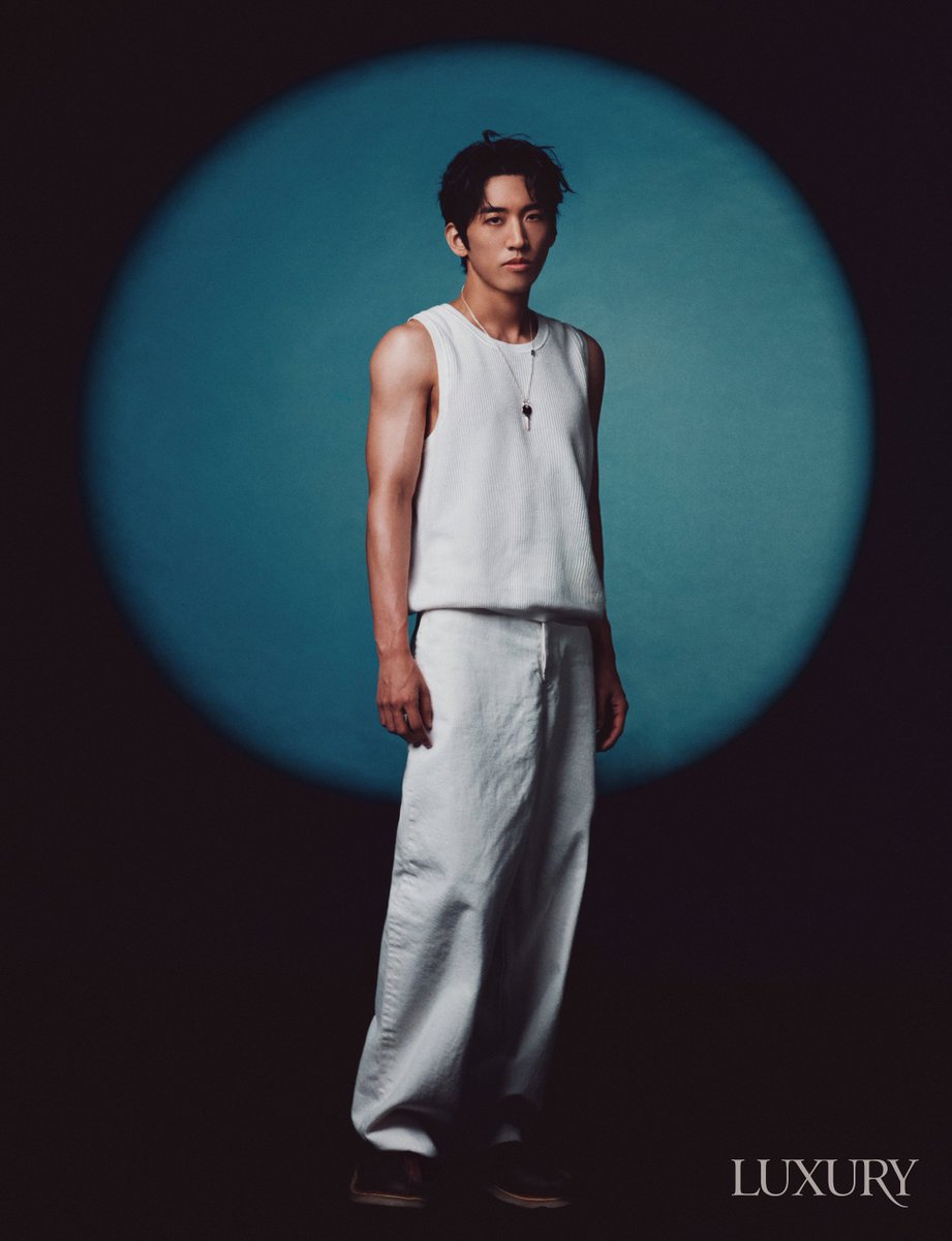 official_lsy's tweet image. 𝗟𝗨𝗫𝗨𝗥𝗬

선발매 앨범 [역성]을 발매하며 정규 3집 앨범을 향해가는 과정 중인 이승윤이 럭셔리와 만났습니다. 규정된 세상을 거스르는 음악을 하는 이승윤의 인터뷰 전문과 화보는 &amp;lt;럭셔리&amp;gt; 8월호에서 확인하실 수 있습니다.

#이승윤 #LEESEUNGYOON
#럭셔리 #YEOKSEONG