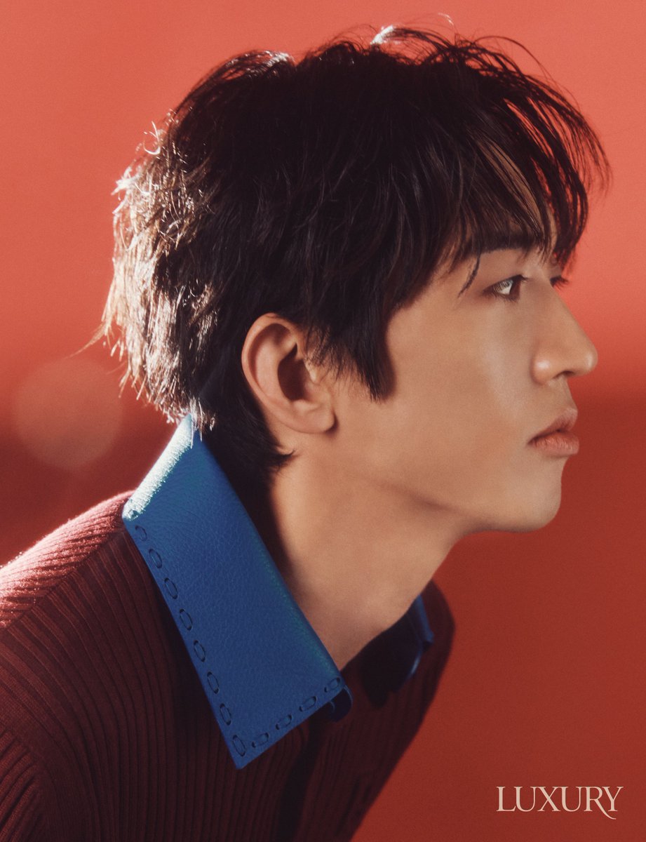 official_lsy's tweet image. 𝗟𝗨𝗫𝗨𝗥𝗬

선발매 앨범 [역성]을 발매하며 정규 3집 앨범을 향해가는 과정 중인 이승윤이 럭셔리와 만났습니다. 규정된 세상을 거스르는 음악을 하는 이승윤의 인터뷰 전문과 화보는 &amp;lt;럭셔리&amp;gt; 8월호에서 확인하실 수 있습니다.

#이승윤 #LEESEUNGYOON
#럭셔리 #YEOKSEONG