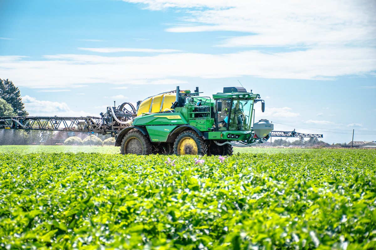 BenBurgessAg's tweet photo. Here's a closer look at Hutchinsons 340M sprayer in action out in the field! 📸
Our team also had the pleasure of attaching an Outcast V2 Slug Pellet applicator to enhance its capabilities. 💪
#340m #johndeere #benburgess https://t.co/8cHRbSYsY0