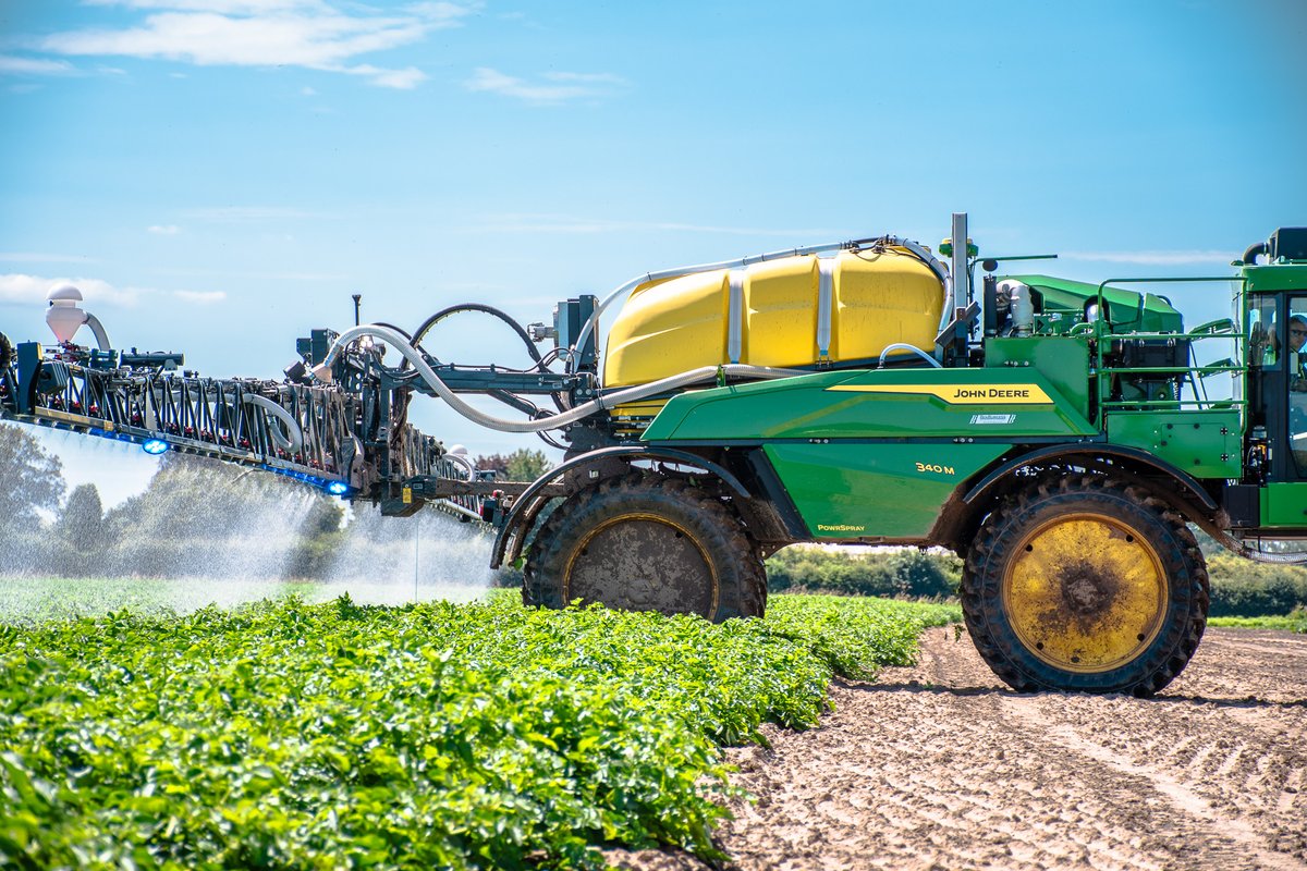 BenBurgessAg's tweet photo. Here's a closer look at Hutchinsons 340M sprayer in action out in the field! 📸
Our team also had the pleasure of attaching an Outcast V2 Slug Pellet applicator to enhance its capabilities. 💪
#340m #johndeere #benburgess https://t.co/8cHRbSYsY0