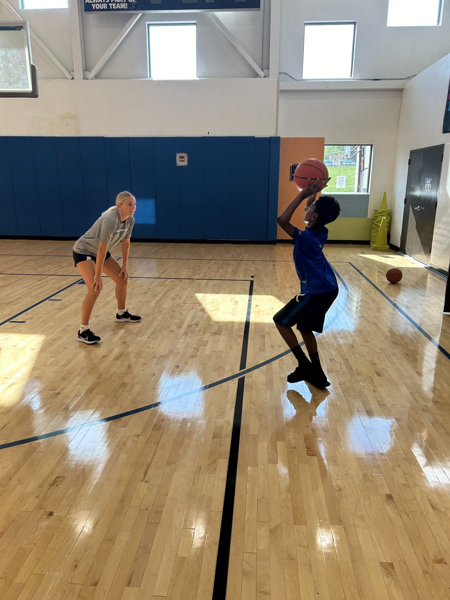 BinghamtonUWBB's tweet photo. It was great to visit and connect with the Binghamton Boys and Girls Club this week! @WBCA1981 #seasonofservice https://t.co/emyPqcp4VF