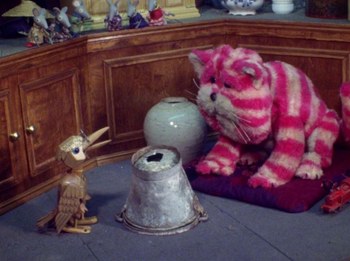"A rotten old bashed up old bucket! The things Miss Emily brings!"

Who remembers this episode? 😀🎻
