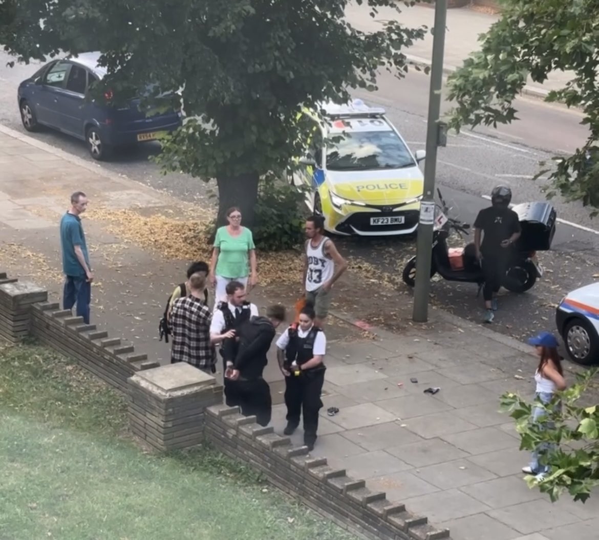 This was the moment a phone thief was arrested in East Finchley on Friday evening after passers by caught and overpowered him and held him until the police arrived.
Photo credit: A Michaelides