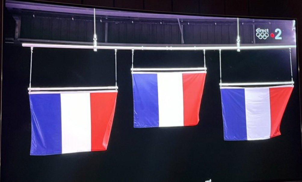 aur_rousseau's tweet photo. Alors que dans toutes mes fonctions depuis 2015 j’ai -très modestement- contribué à leur préparation, j’avoue que je n’étais pas vraiment dans le trip #JO2024. Et bien c’était bêtement con. Car cette fierté, qui n’est pas chauvine, d’accueillir le monde, fait beaucoup de bien. https://t.co/BR7xfLE3Qj