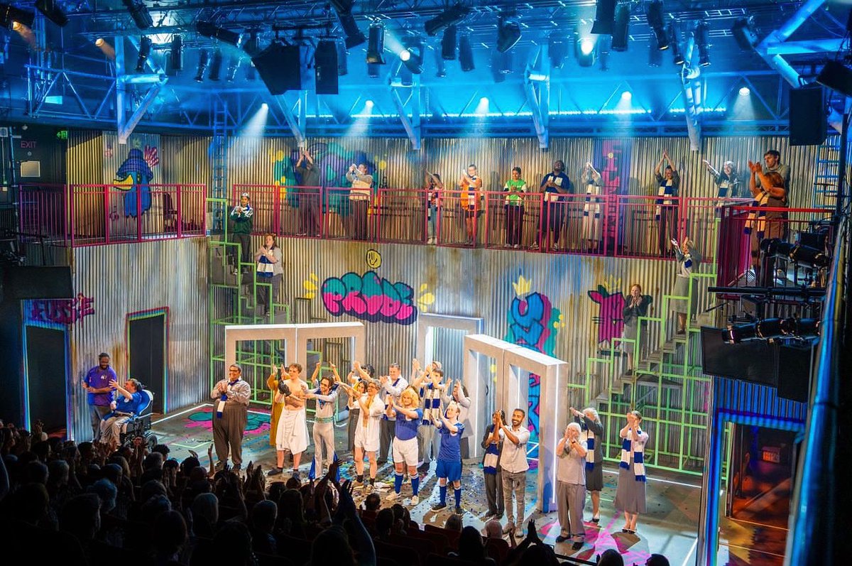 Wishing lots of luck to the Cast &amp; Crew <a href="/CurveLeicester/">Curve</a> on their last shows today of FANTASTIC FOXES!!! 🦊 ⚽️ 

#musicaldirector #curvetheatre #madeatcurve