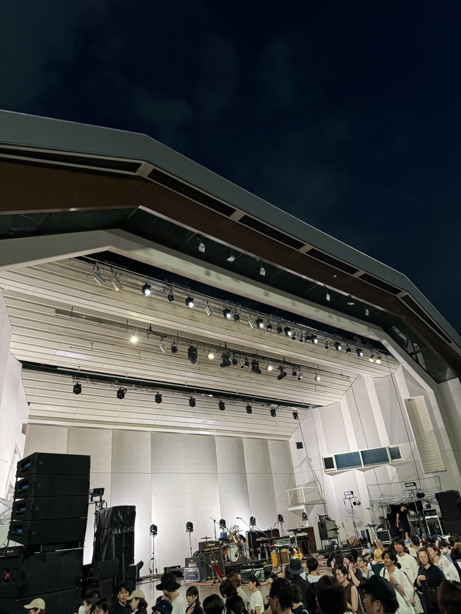 fuji_dai1101's tweet photo. おつかれ！おつかれ！おつかれ！
本日も最高でした！
日比谷よりもアニキは尖ってました🎸

#GRAPEVINE
#Thedecadeshow
#大阪城野外音楽堂 https://t.co/ZQQcz4EsJe