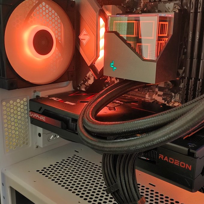 SapphireTech's tweet photo. We love a solid robust build that looks great! @Yuki_bi36ti has chosen our SAPPHIRE PULSE AMD Radeon RX 7600 XT 16GB
.
.
#RX7600XT #gamingsetup #SAPPHIREnation #AMD #Radeon #gamingcommunity https://t.co/MnGchoU83C