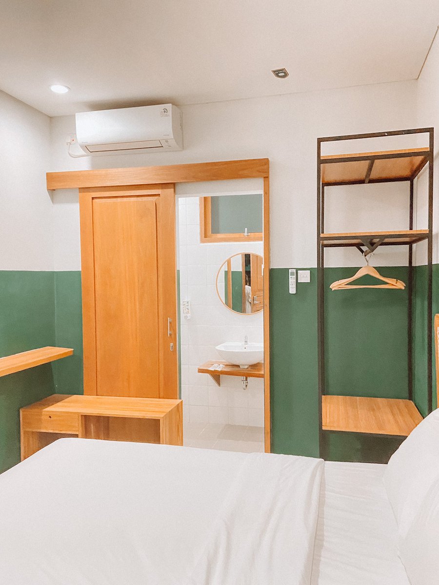 _doraredre's tweet photo. ~liberta hotel malioboro 

honestly, mamaeh udah pernah nginep disini enak tempatnya ala Jepang gitu dan estetik buat foto. minus gak ada lift jadi naik tangga. deket banyak cafe + malioboro start 200rban ✨

nih book disini biar promo https://t.co/bHgRjRVo6N https://t.co/H1m6UBfWzK