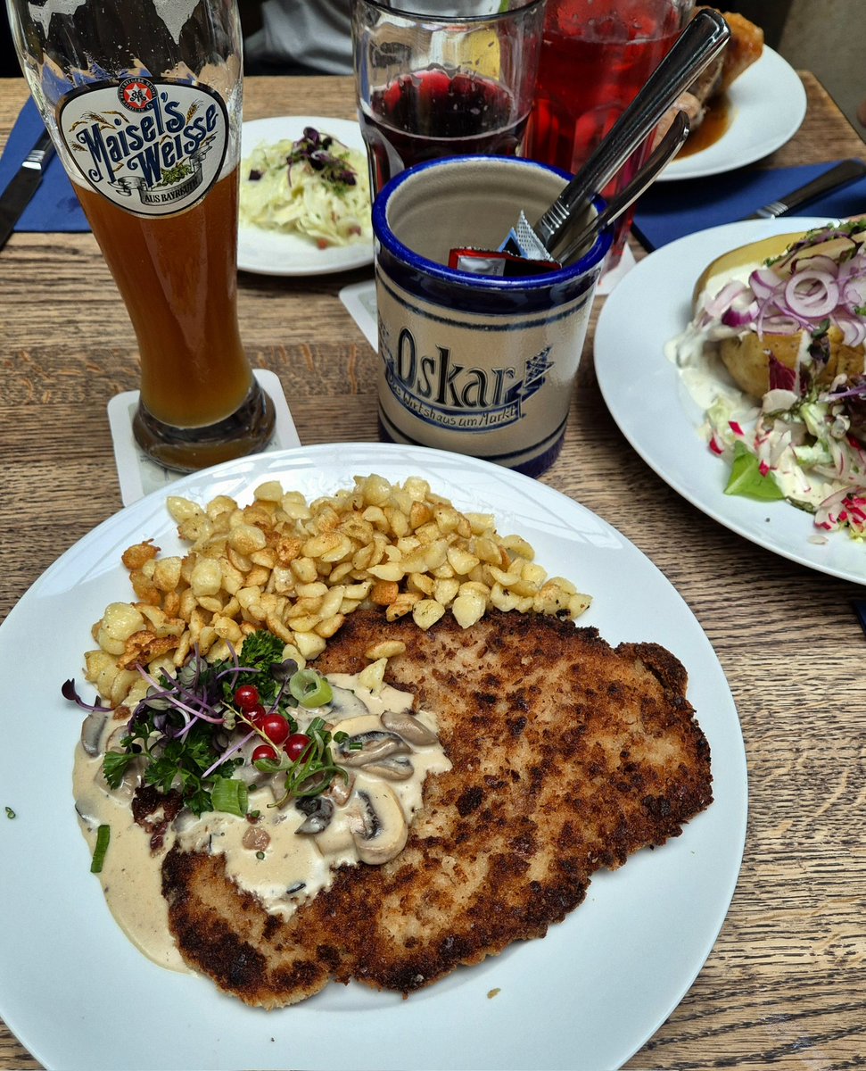 Opernjunkie's tweet photo. "Und welchen Trank?"
Vor dem #BFtristan natürlich ein #WagnerWeizen zum Schnitzel 🍺 #PreOpernWeizen https://t.co/9u2U5Y5BjO