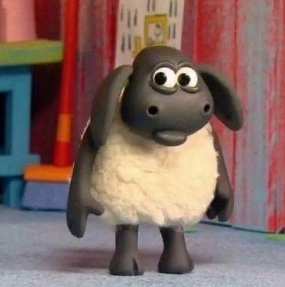 IrmaorobinFC's tweet image. Eu vendo a pessoa falar que perde a fome quando tá triste, eu triste almoço 3x