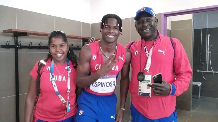 🗼🇨🇵 #Paris2024 | ¡44 años después, #Cuba 🇨🇺 tiene un semifinalista olímpico en 100m 🙋🏾!

‼️💥 Reynaldo Espinosa (10.11) 🇨🇺 es 3° en su heat, con el mejor tiempo electrónico para un cubano en #JuegosOlímpicos

🇨🇺 Última presencia de la Isla en semifinales olímpicas: Moscú'80 😲
