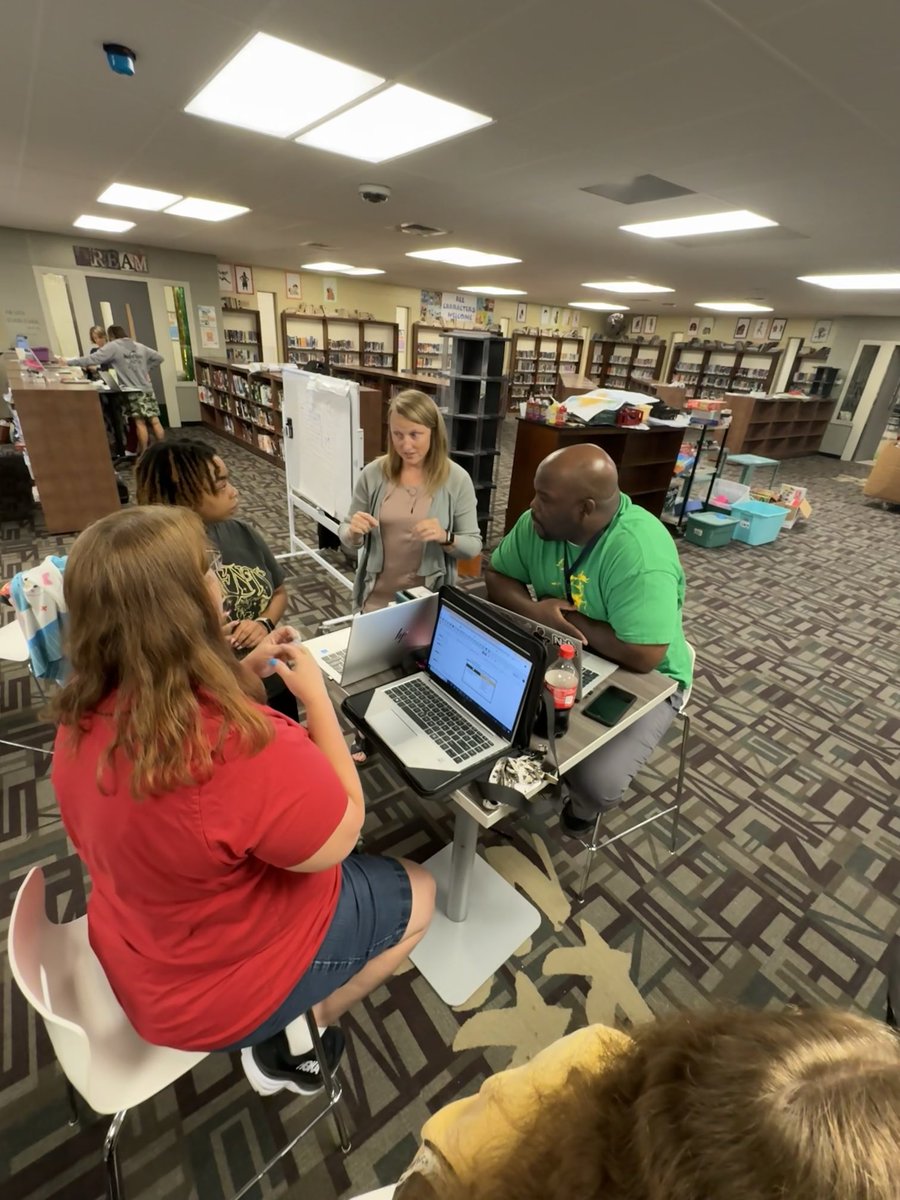 PrinFraz23's tweet photo. Day 2-Workshop Model📚Raider teachers are ready to go! @RawlinsonRoadMS @RockHillSchools @ProfLearningRH #ChangeStartsWithME https://t.co/os6FQMZ1B5