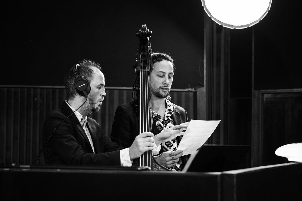 L2opard's tweet photo. Ils ont fait chanter les basses lors de l'enregistrement de l'album "Piano extended". Thomas Julienne @thomas.julienne à la contrebasse et @nico_benedettimusic au trombone basse! 
Précommandez l'album ici: https://t.co/oSRlK8Pvzm 🤠🚀
#jazz #studio #bass #rastafari #paris https://t.co/i8AFcPTe7m