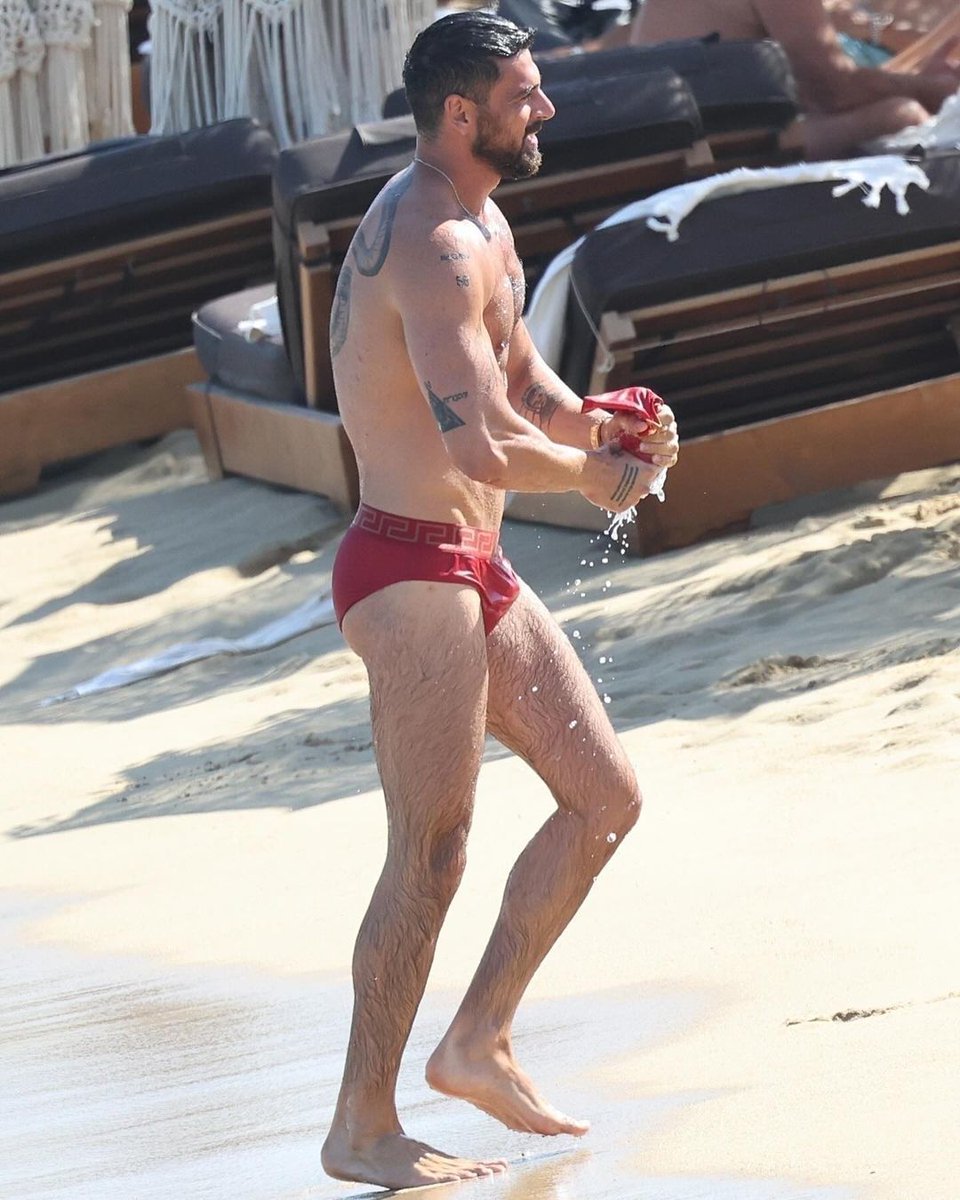 Even after years,  #MicheleMorrone is still serving us. Wonder how hairy his hole would be.