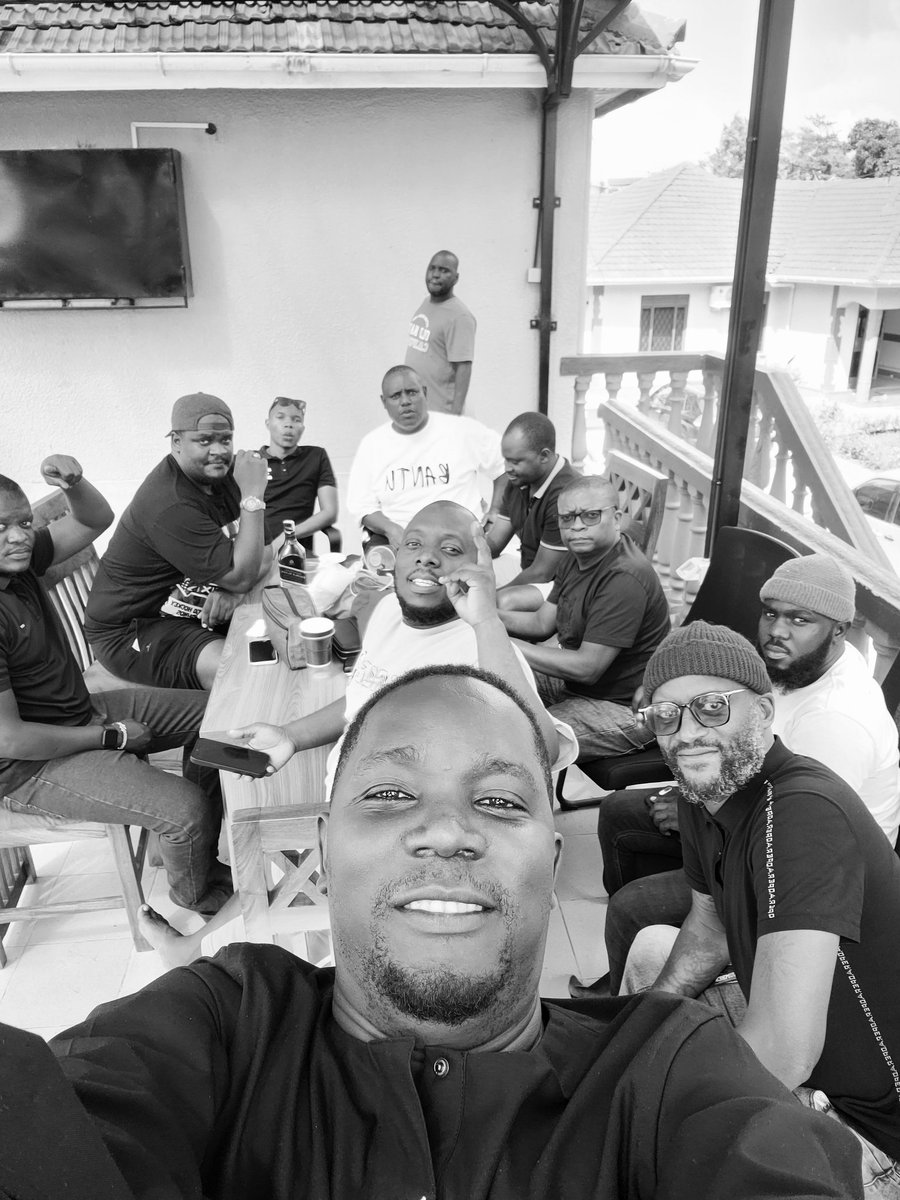 Spending time with the big boys <a href="/Kasuku256/">KASUKU</a> <a href="/albertKatruGuma/">Albert | KatruGuma</a> <a href="/JoSsegawa/">#JohnSegawaArts🇺🇬</a> <a href="/WasikeAbdu/">Abdu Dilshan Wasike</a> ....