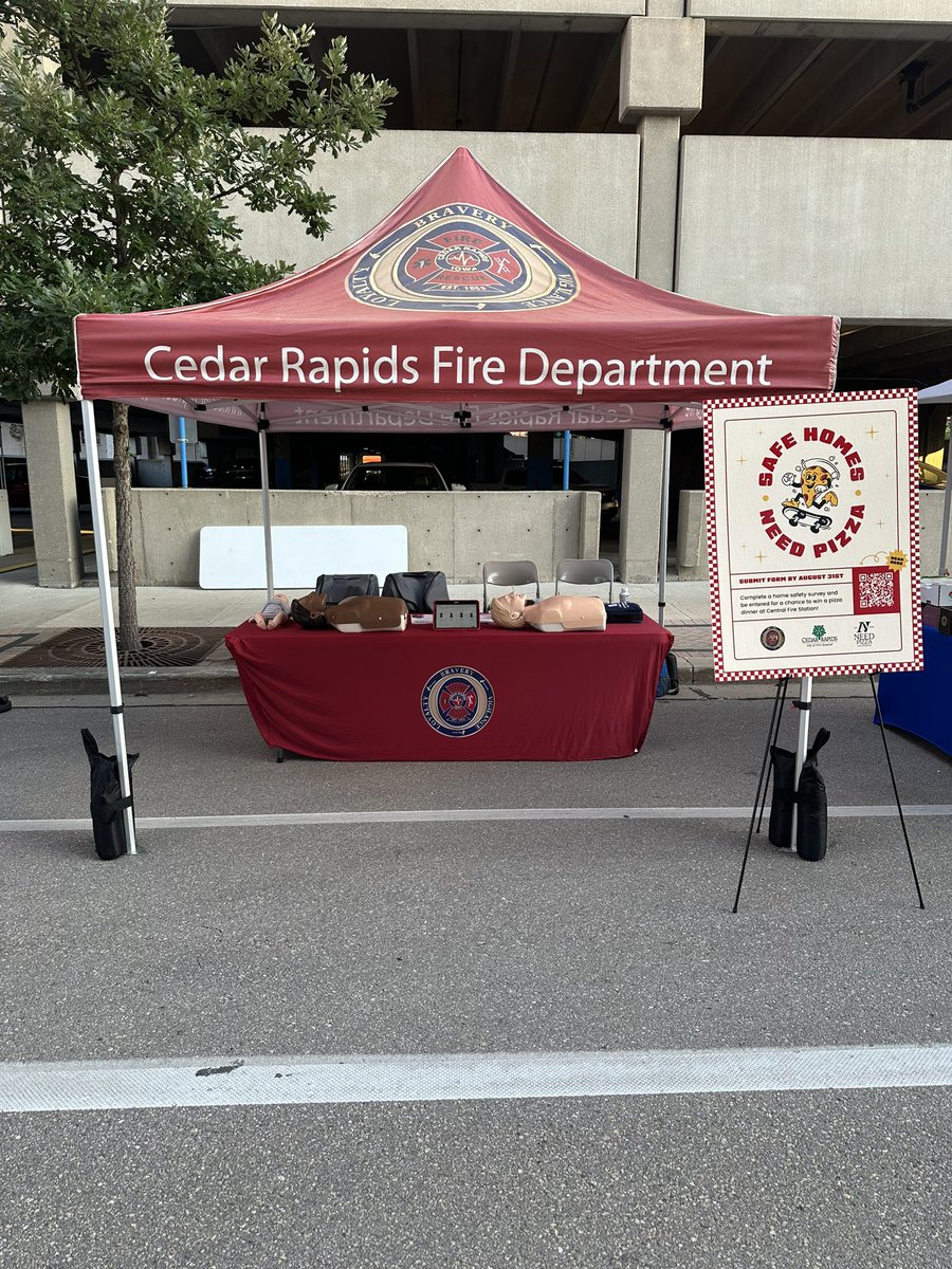 AreaAmbulance's tweet photo. Spending the day with CRFD providing hands only CPR training at the CR farmers market. Come see us! https://t.co/EAzkX8FLXw
