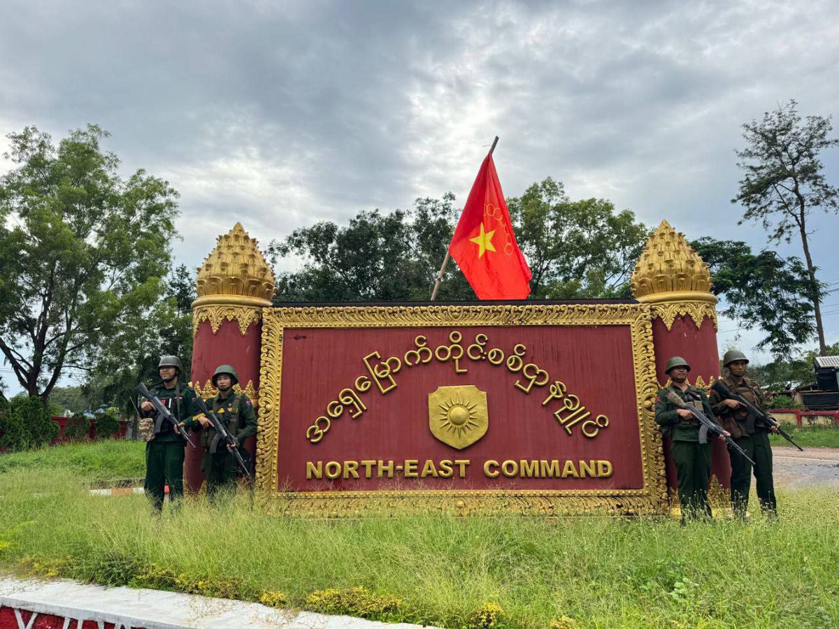 krackhauer's tweet photo. 🇨🇳🇲🇲 The fall of the Northeast Regional Command HQ in #Lashio could trigger consequences like mass surrenders, desertions, defections, and even potential revolts within the regime nationwide — a very critical and sensitive moment for the already deteriorating regime. (1/3) https://t.co/NLIfST9LRO